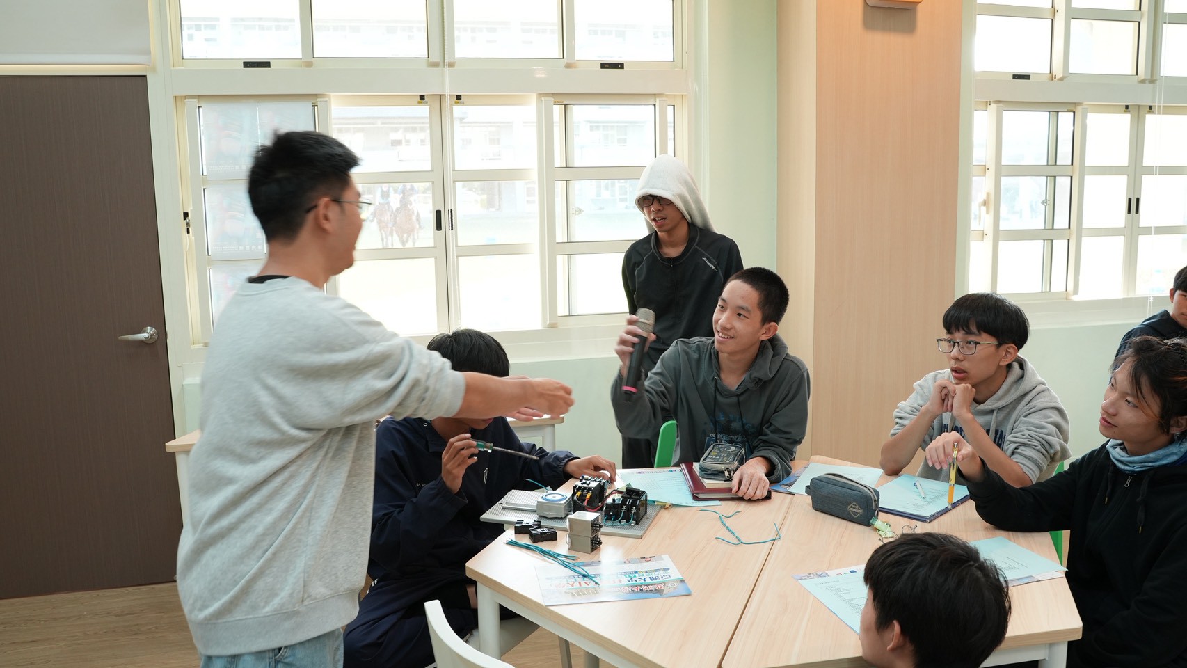 福智高中公播導演與高中同學互動