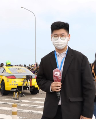 畢業系友鍾帛均